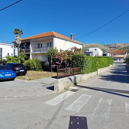 Yacht Marina Trogir, Heritage Bella Vistaa Трогир